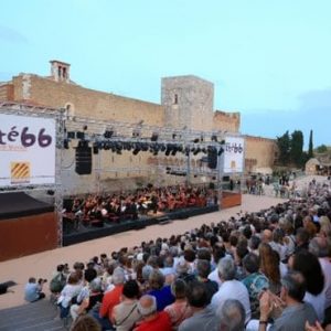 Concert en plein air à la citadelle historique.